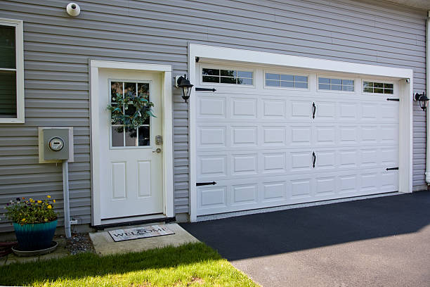 24/7 Emergency Garage Door Panel Replacement experts in Forsyth County County, NC